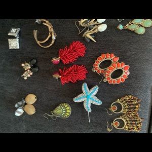 Lot of earring!! Amazing deal